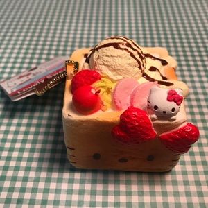 Hello Kitty cake squishy accessory